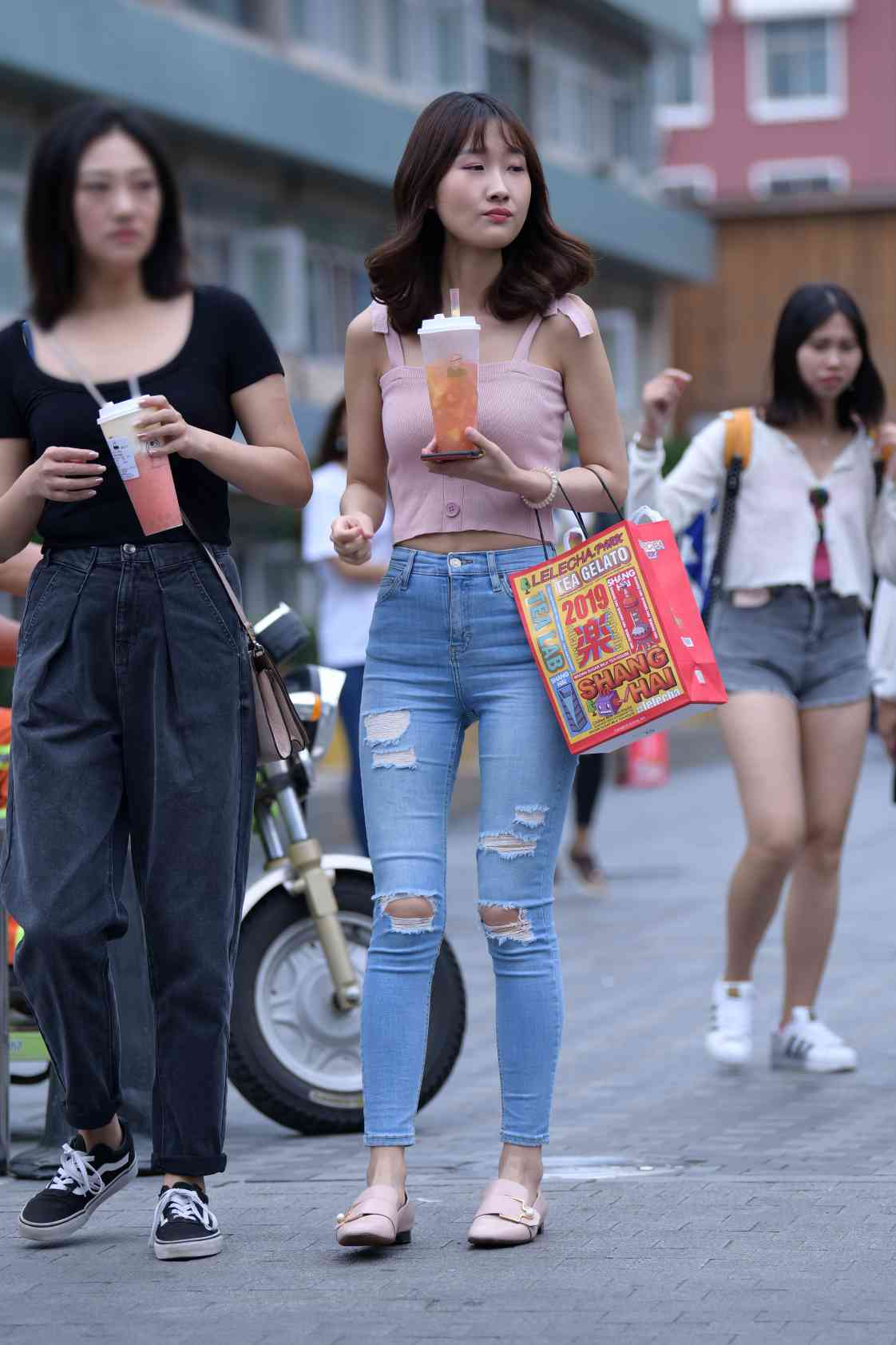 图片[2]-【免费】紧身牛仔裤女生【18P】04014-喵图库