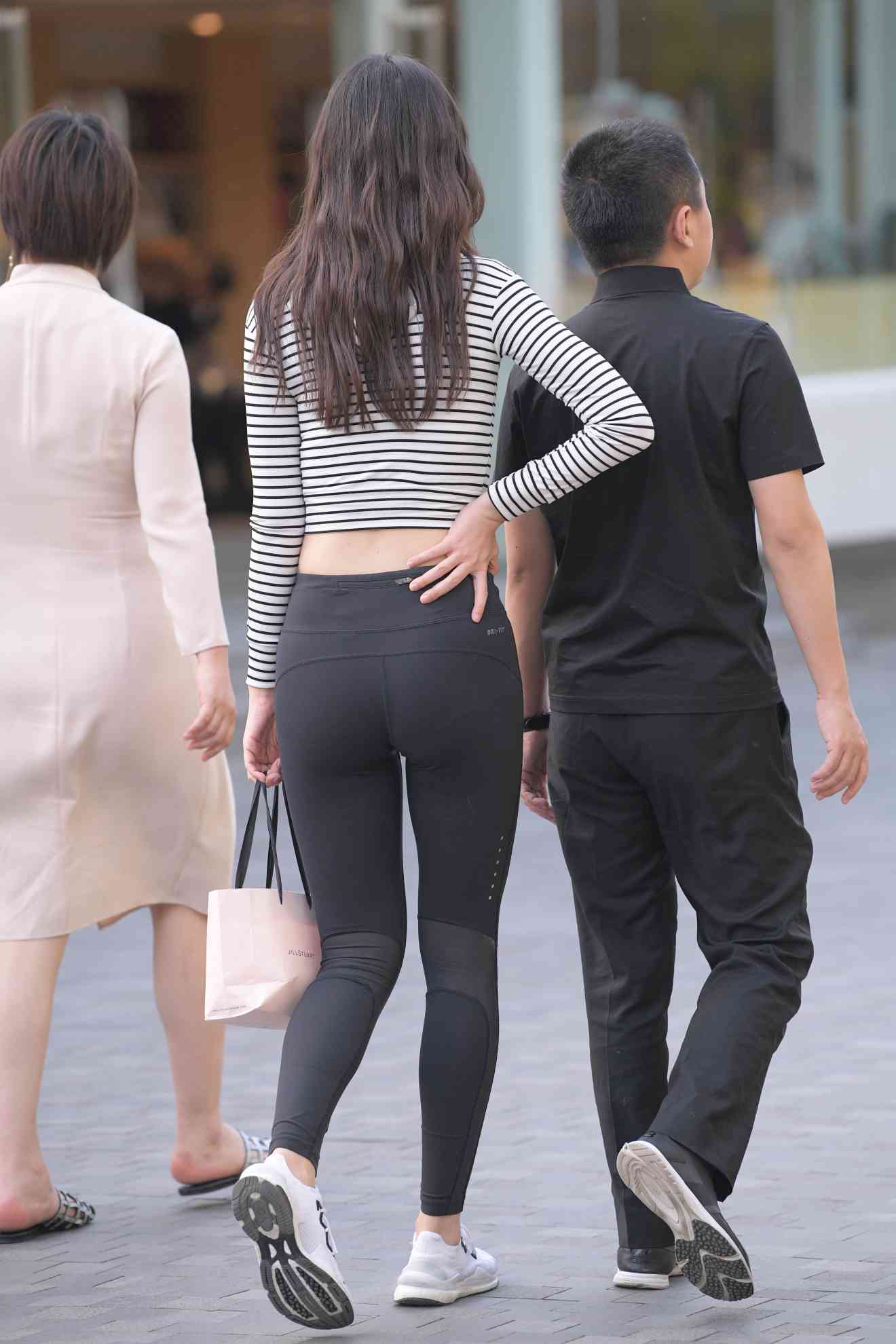 图片[3]-【免费】逛街的瑜伽裤女人【23P】04033-喵图库