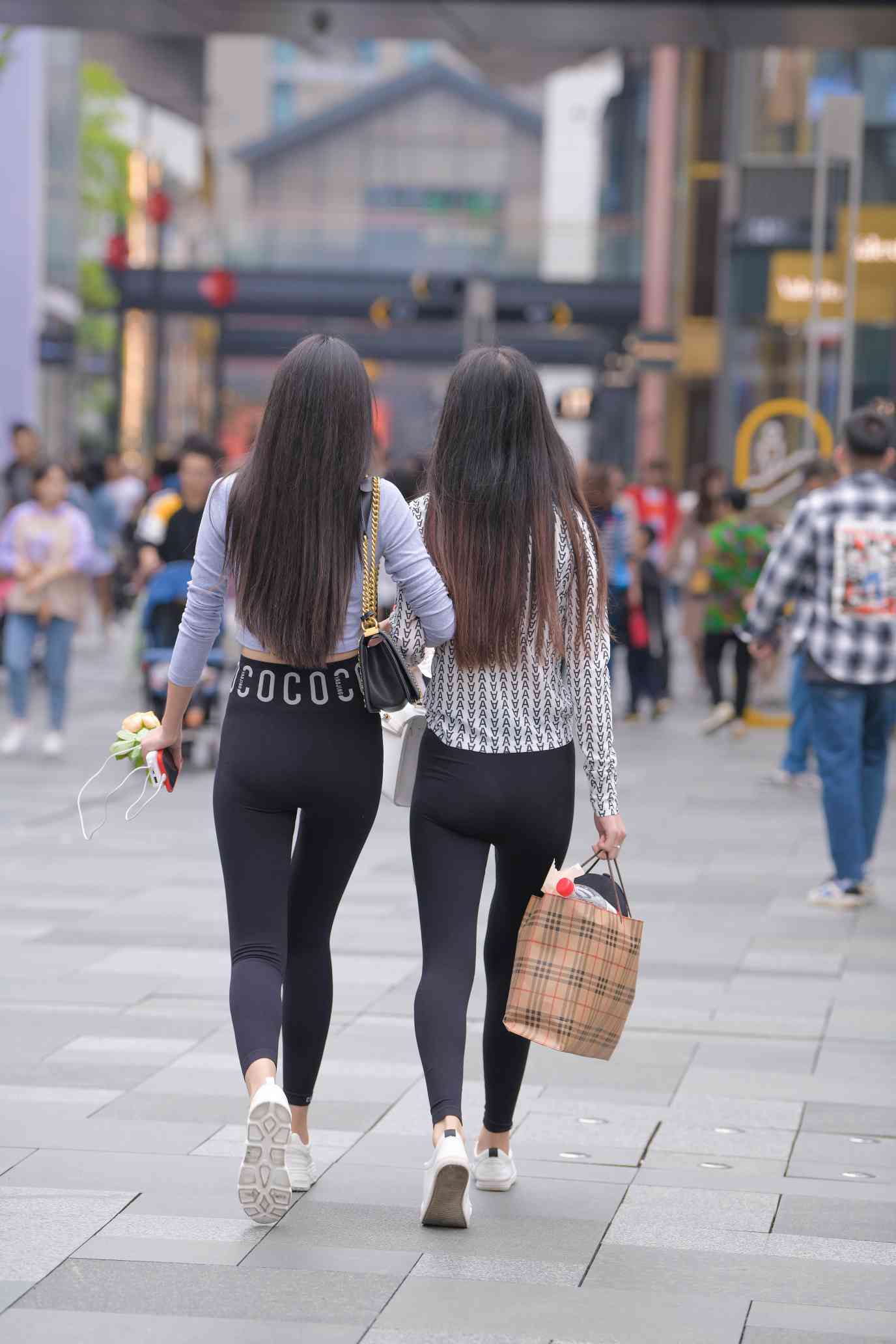图片[4]-【免费】逛街的两个瑜伽裤姑娘【40P】04030-喵图库