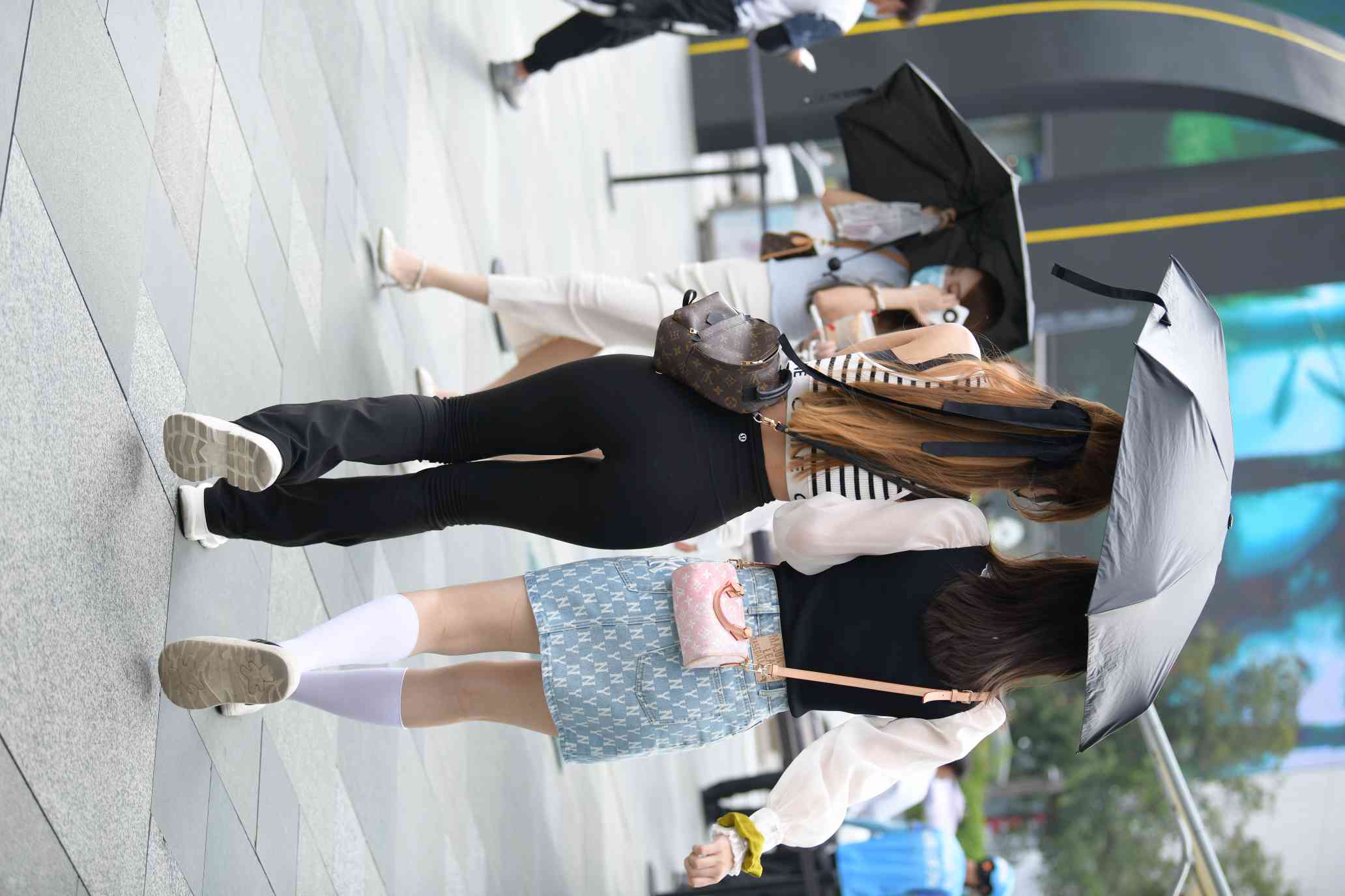 图片[3]-打伞的瑜伽裤姑娘【93P】04032-喵图库