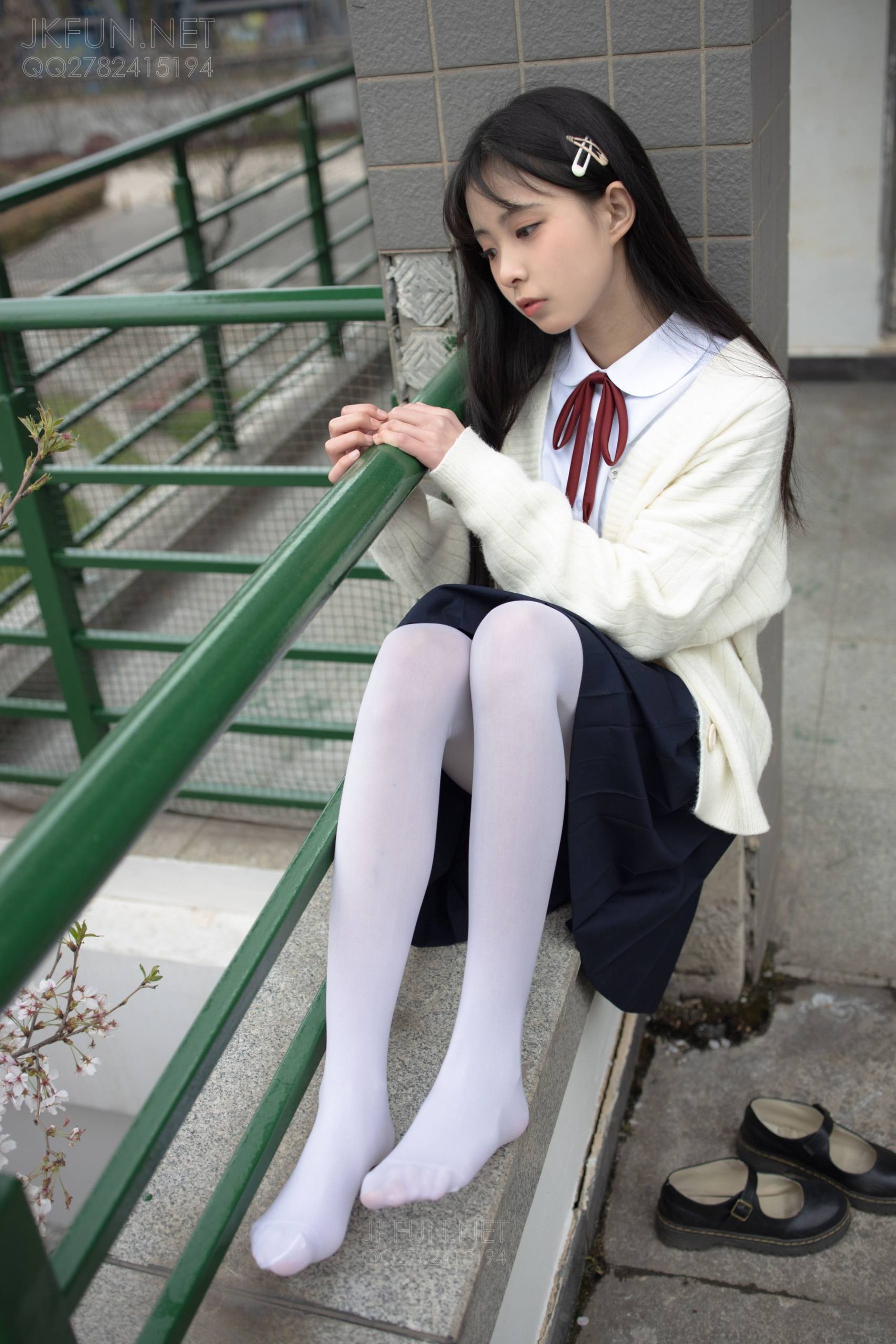 图片[5]-甜美可人的白丝姑娘【127P】20011-喵图库