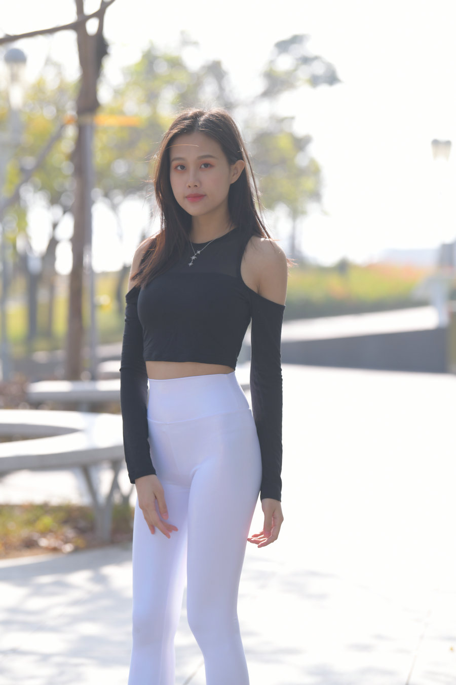 图片[1]-穿紧身白裤的端庄女孩 J1436 674P1V-22.2GB-喵图库