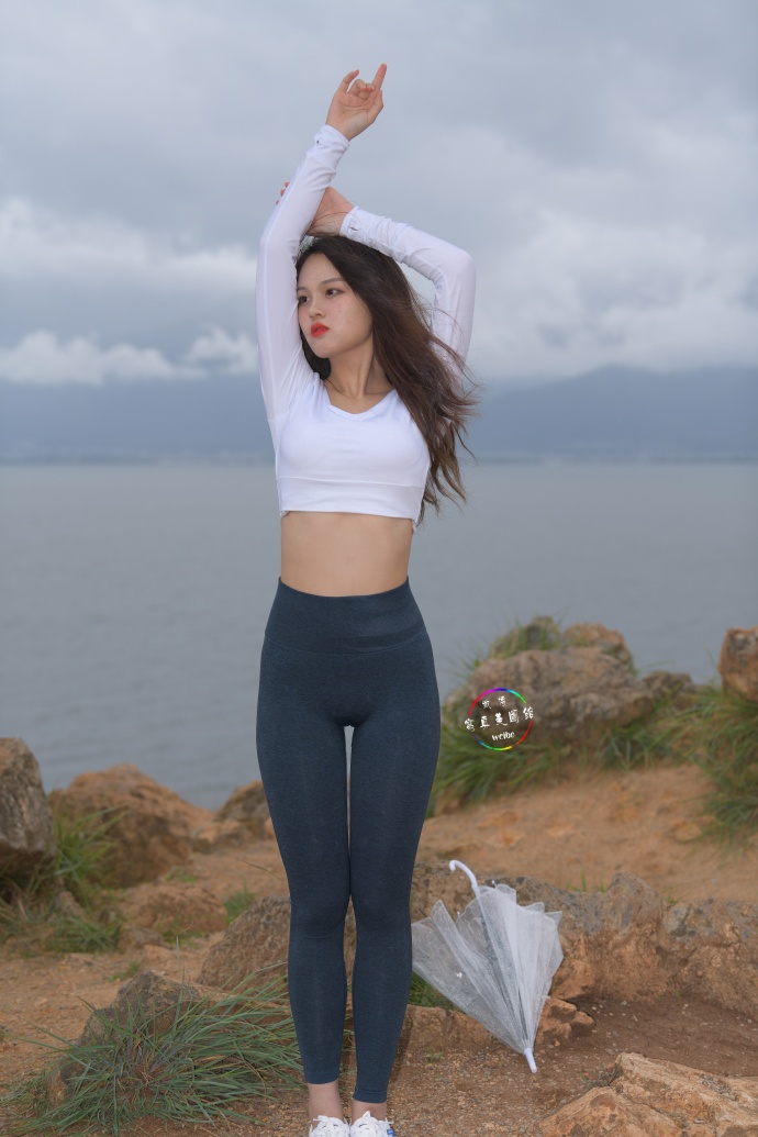 图片[1]-深蓝色瑜伽裤甜美女孩 J1320 514P2V-17.5GB-喵图库