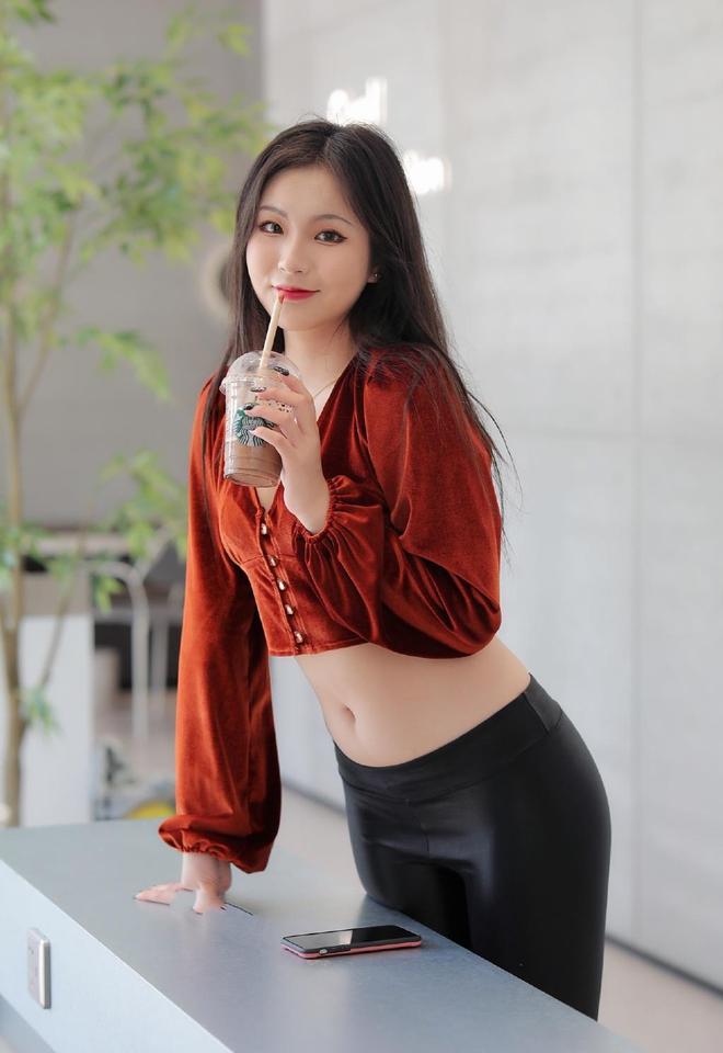 图片[3]-非常甜美的皮裤女孩 J1236 322P11V-16.4GB-喵图库