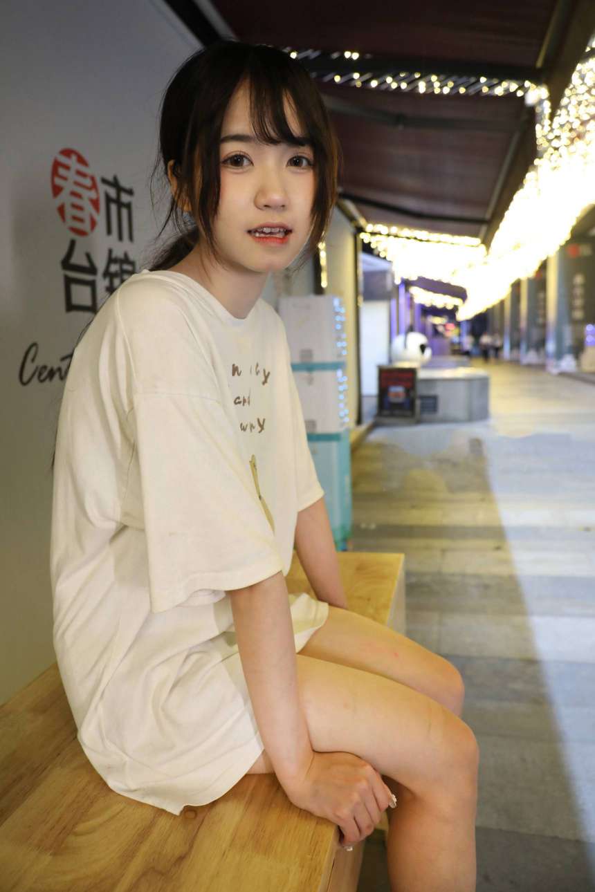 图片[4]-KTV里唱歌的长腿帆布鞋女孩【102P】20015-喵图库