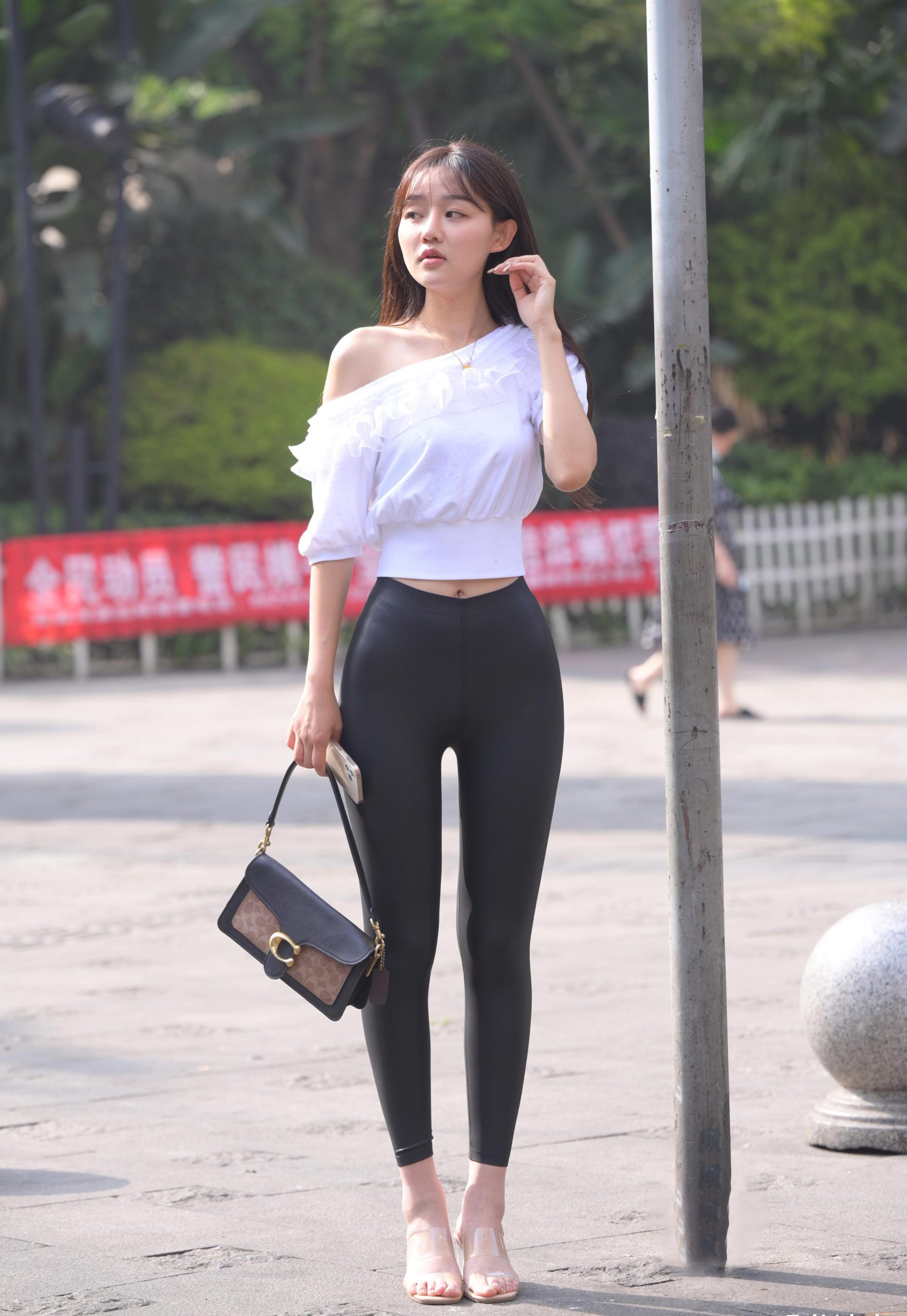图片[5]-笑容非常甜美且治愈的皮裤女孩 J1945 751P1V-22.1GB-喵图库