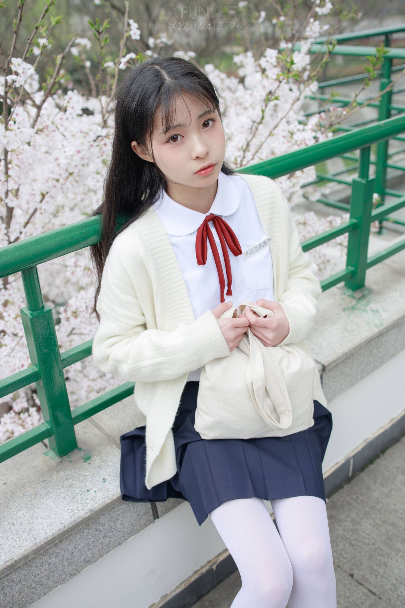 图片[1]-甜美可人的白丝姑娘【127P】20011-喵图库