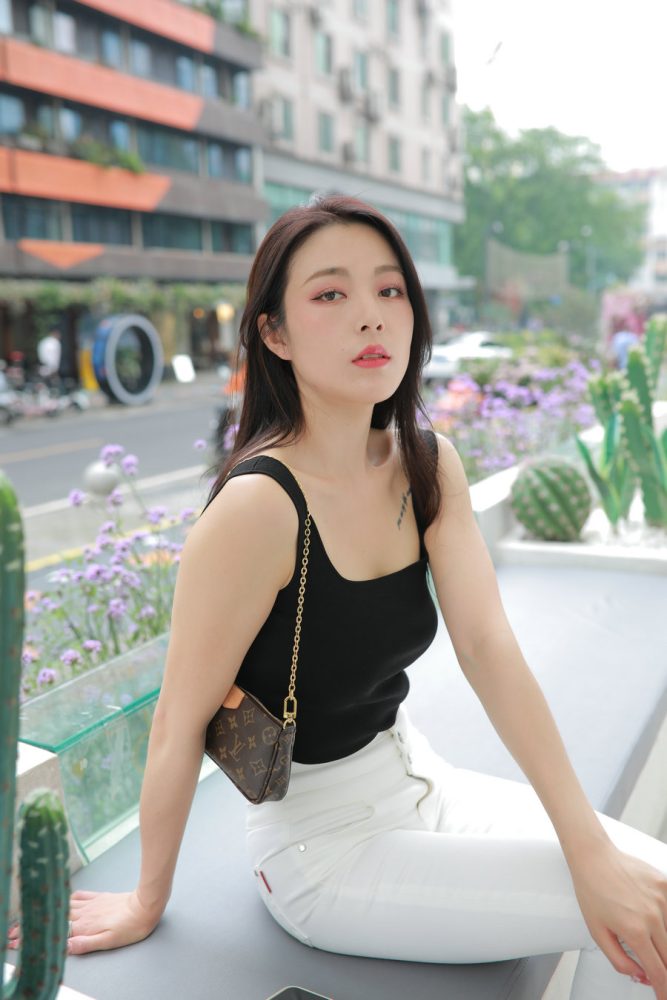 图片[1]-非常漂亮的白色紧身裤女孩J2055 895P2V-24.5GB-喵图库