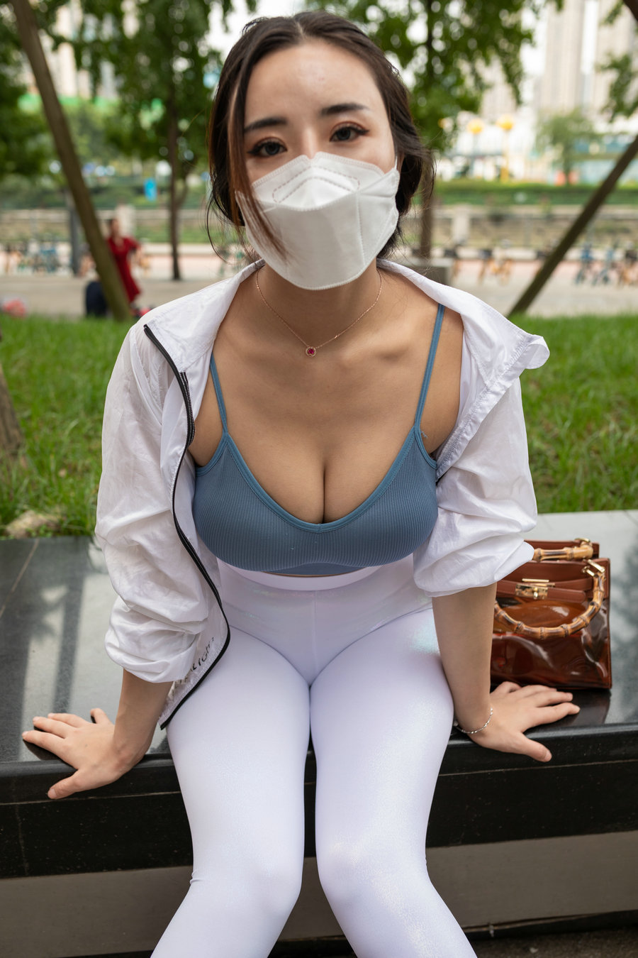 图片[1]-白色瑜伽裤女孩很漂亮 J1518 856P4V-30.0GB-喵图库