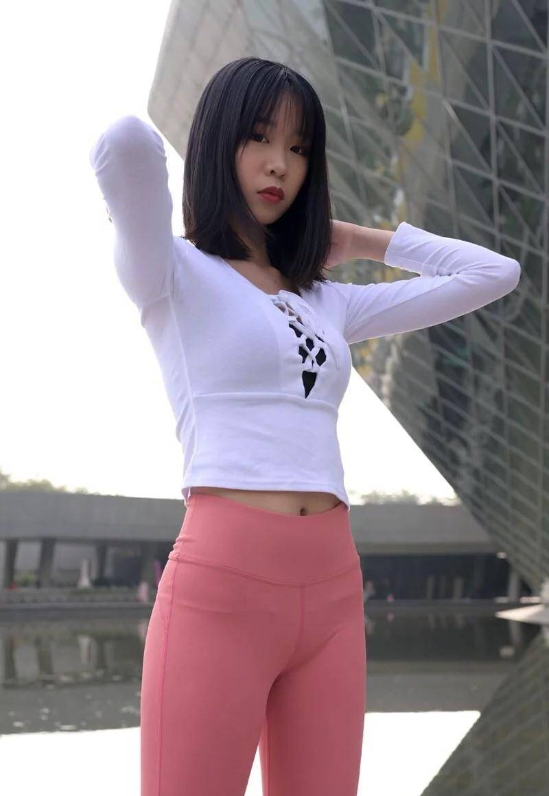 图片[1]-粉色瑜伽裤年轻女孩 J1311 417P17V-14.9GB-喵图库