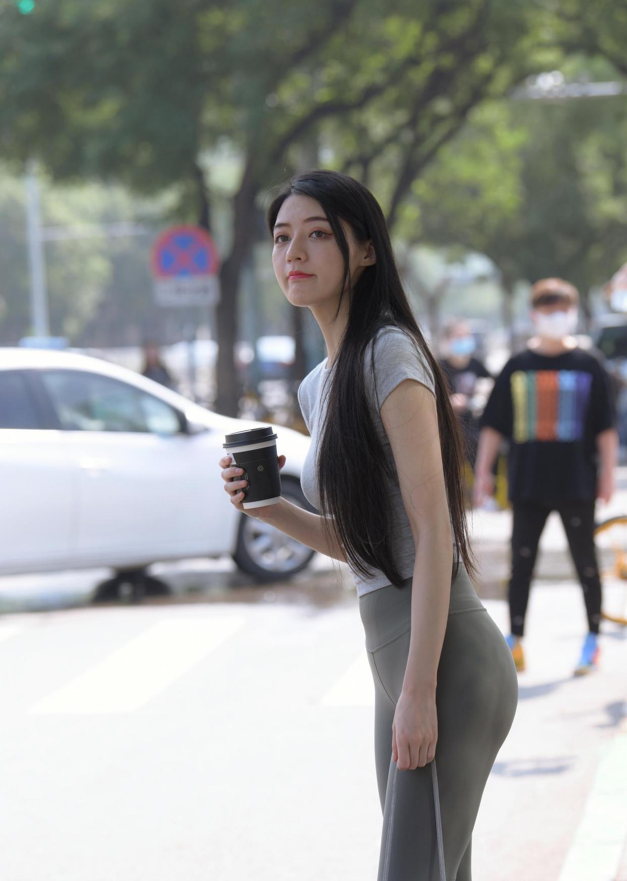 图片[3]-在外面逛街的瑜伽裤女孩J2240 449P1V-16.7GB-喵图库