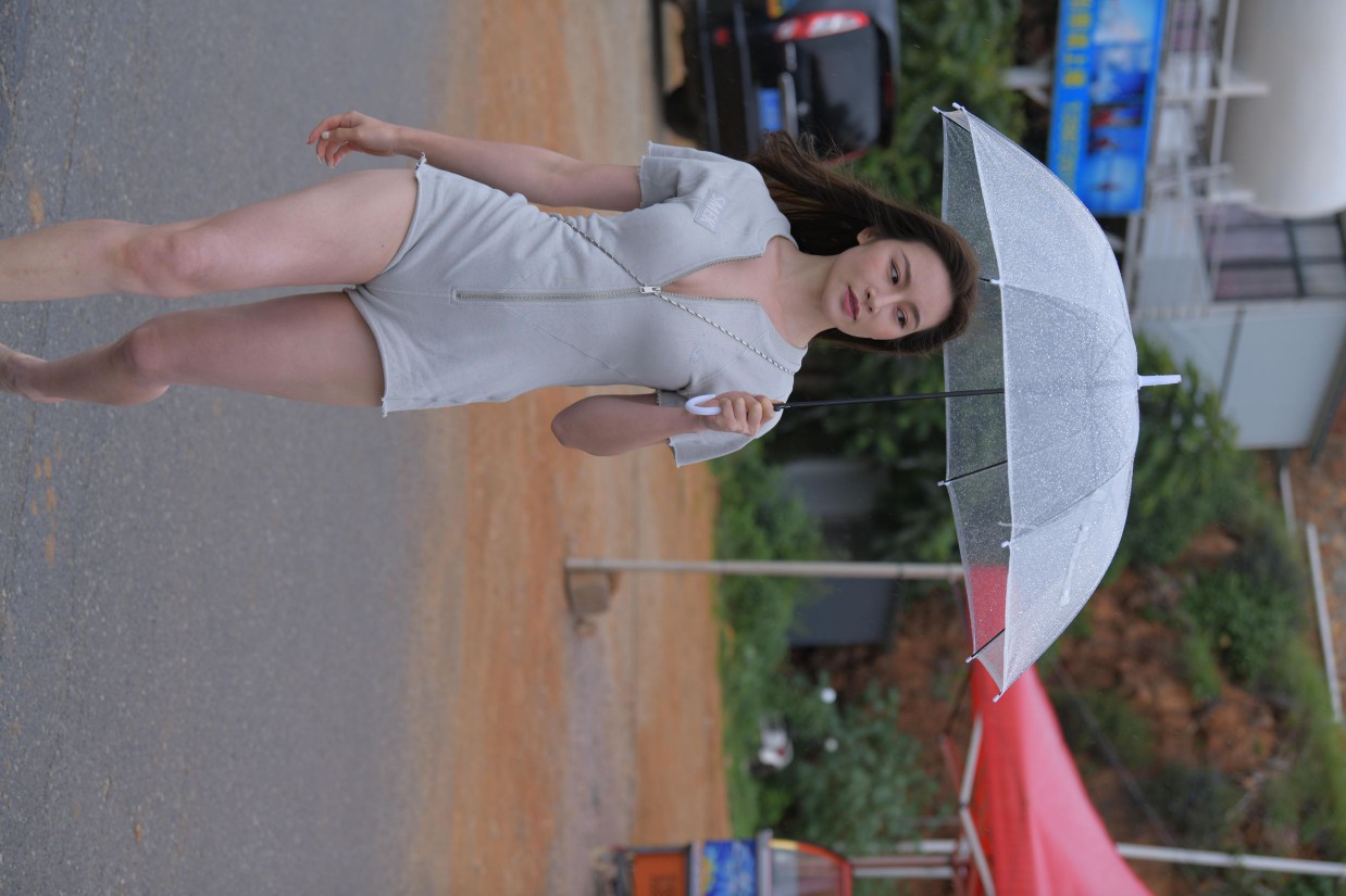 图片[5]-阴雨天在海边骑车的长发女人【156P】00044-喵图库