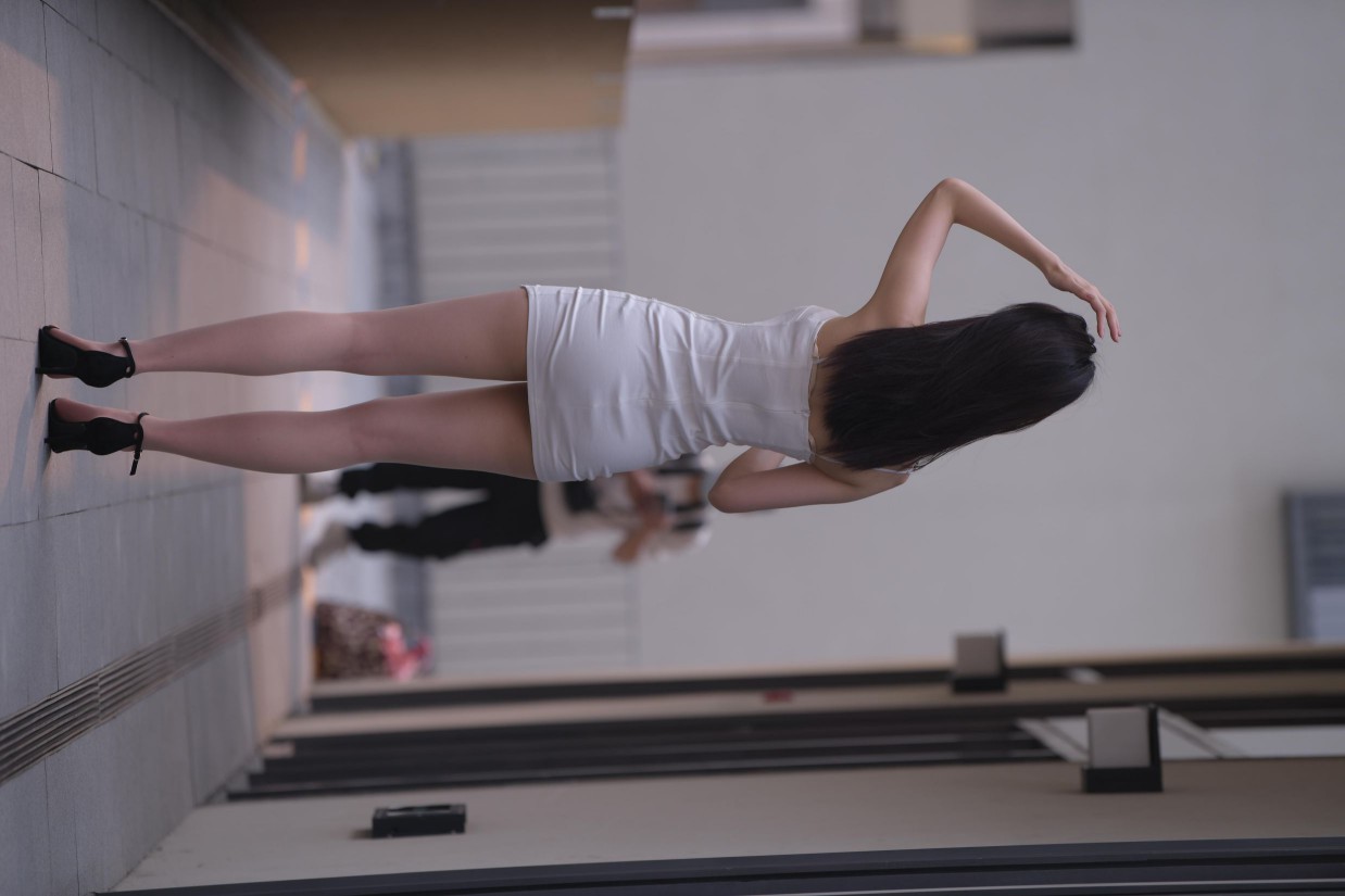 图片[4]-长发女孩紧身短裙特别显身材【245P】00040-喵图库