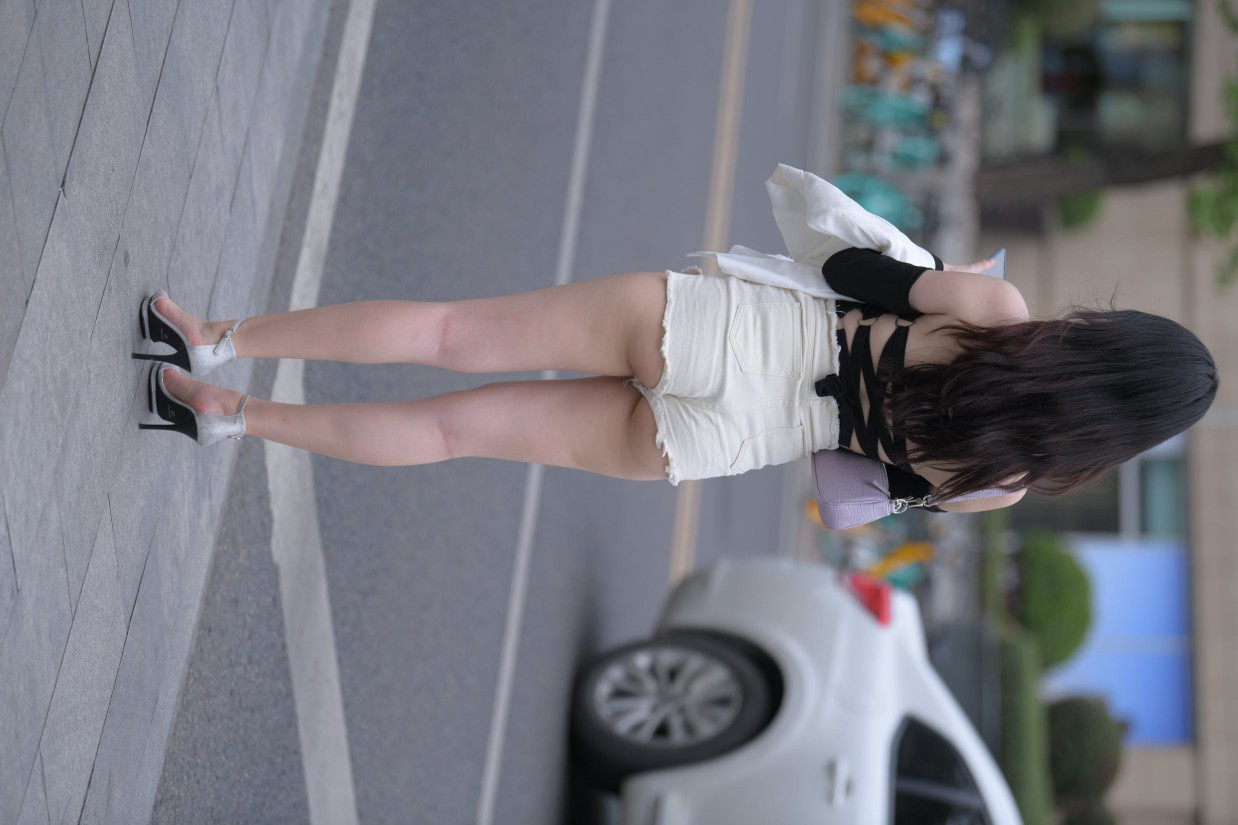 图片[2]-长发飘飘的白色热裤美丽女孩【49P】00029-喵图库