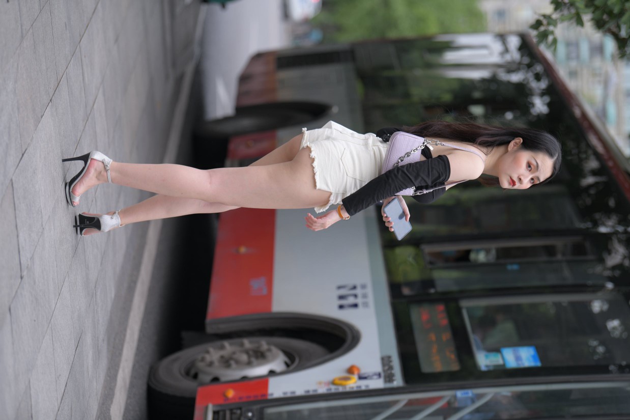 图片[3]-长发飘飘的白色热裤美丽女孩【49P】00029-喵图库