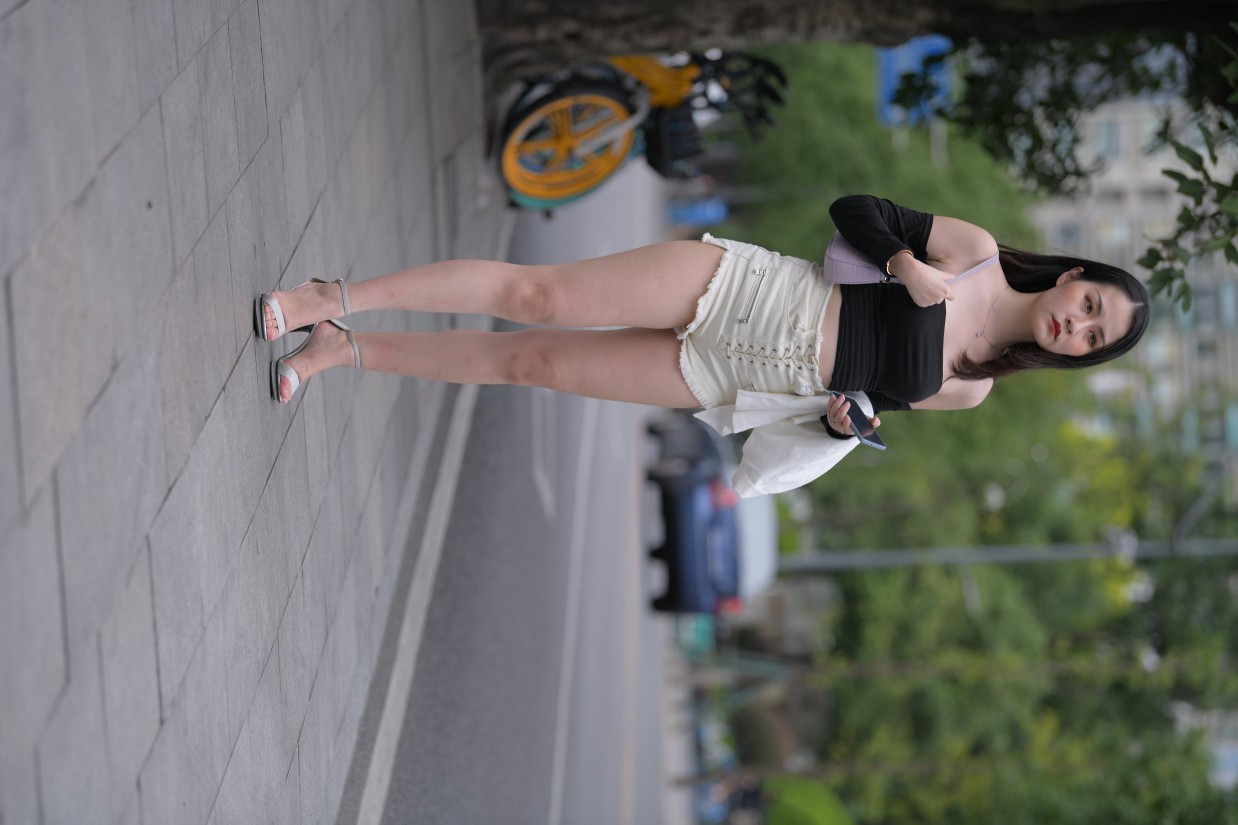 图片[4]-长发飘飘的白色热裤美丽女孩【49P】00029-喵图库