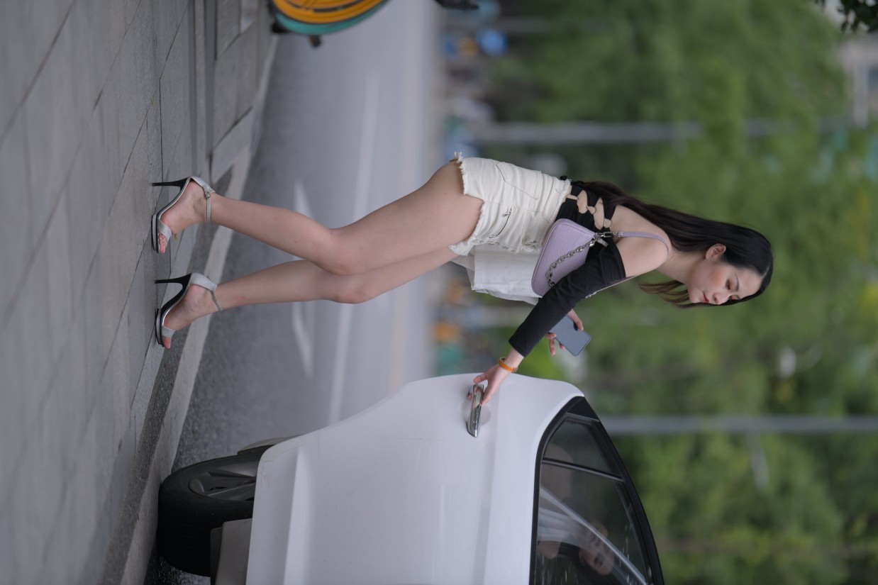 图片[6]-长发飘飘的白色热裤美丽女孩【49P】00029-喵图库