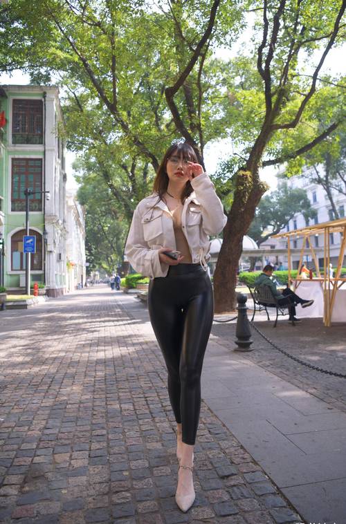 图片[2]-戴眼镜的皮裤女孩 J1473 1046P2V-35.5GB-喵图库