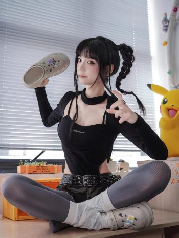 图片[10]-牛仔热裤+灰丝姑娘玩自拍-喵图库