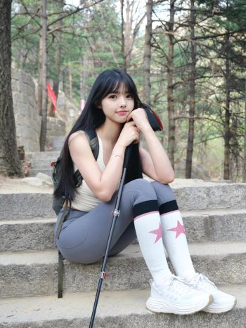 图片[1]-爱爬山的瑜伽裤MM，太甜美了！~-喵图库
